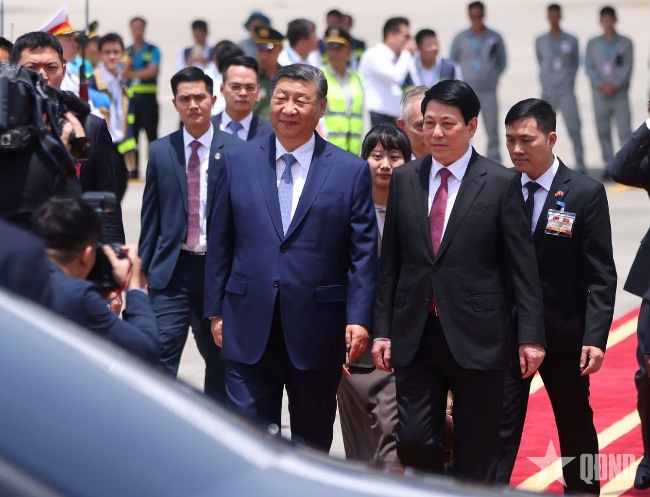 Tổng Bí thư, Chủ tịch Trung Quốc Tập Cận Bình tới Hà Nội, bắt đầu thăm cấp Nhà nước đến Việt Nam